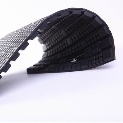 Lo schermo flessibile a LED può essere piegato a 140° per soddisfare varie forme come cilindro, arco interno, spirale, ecc.